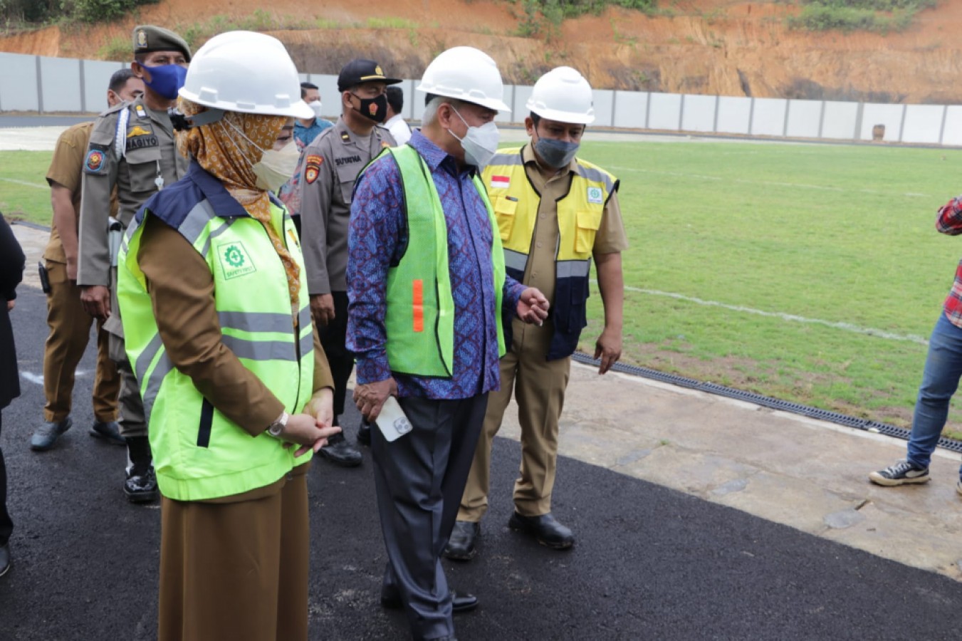 Kunjungi Pembangunan Stadion Olympic Mini Teluk Bayur