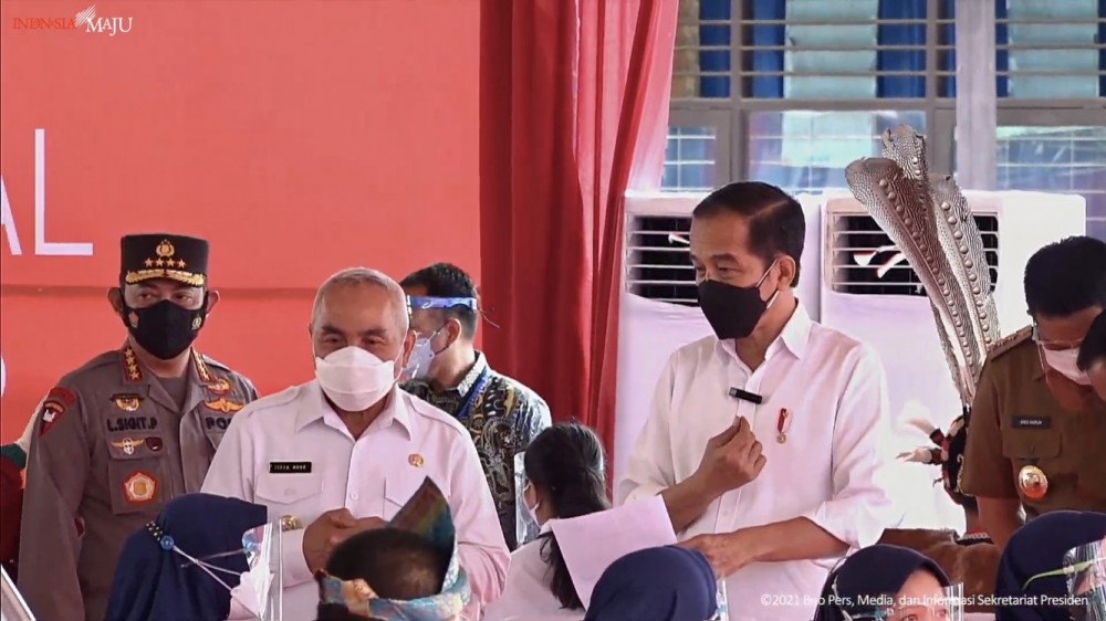 Jokowi Tinjau Langsung Vaksinasi Massal Covid-19 Untuk Pelajar Kota Samarinda