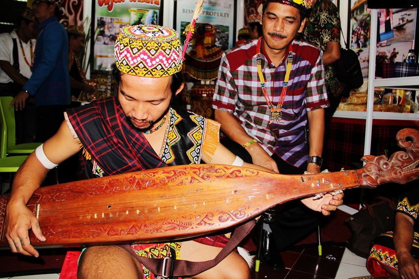 Sape, Alat  Musik  Kalimantan  Mampu Berkolaborasi Dengan Musik Moderen