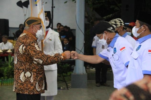 Gubernur DI.Yogyakarta dan Gubernur Jawa Tengah Menyaksikan Pelantikan IKAPAKARTI Secara Daring